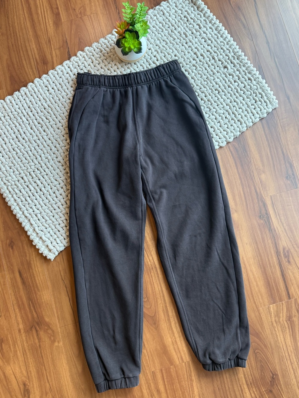 Lululemon | Women's Scuba Mid-Rise Oversized Jogger Sweatpants | Black | Medium